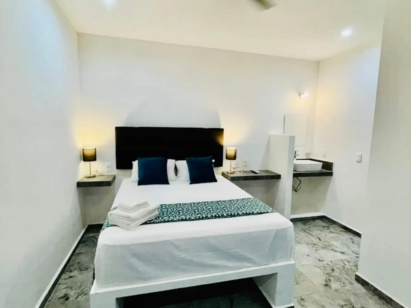 Lavish Studio Balcony #3 Isla Mujeres Downtown