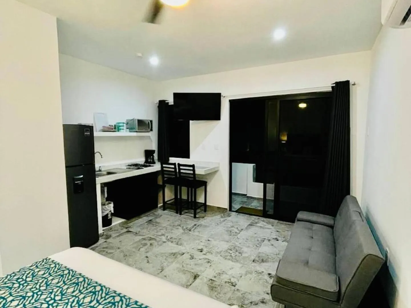 Lavish Studio Balcony #3 Isla Mujeres Downtown Apartment
